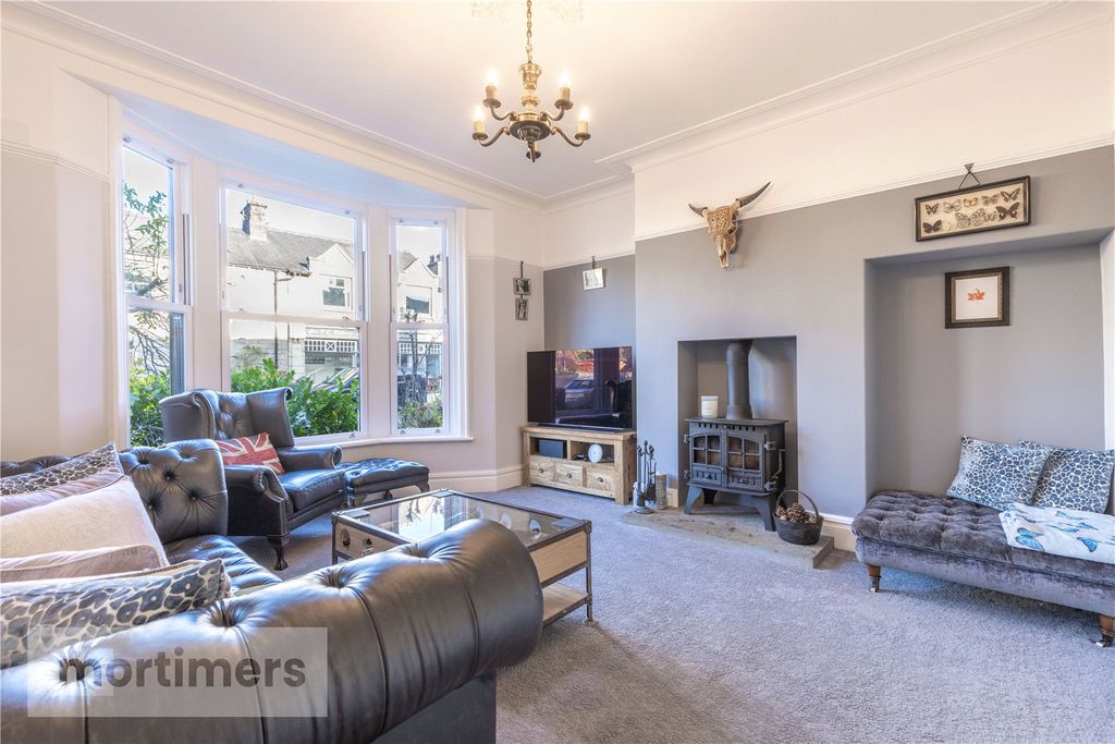 Property photo 2 of 23 Living Room