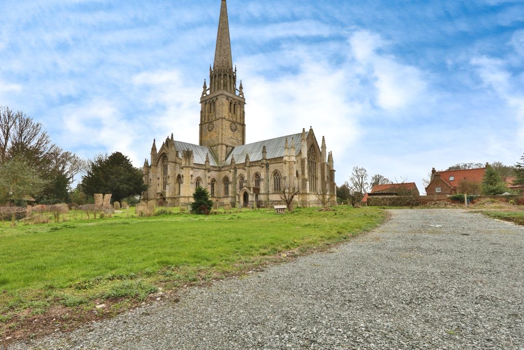 Property photo 2 of 18 4049893