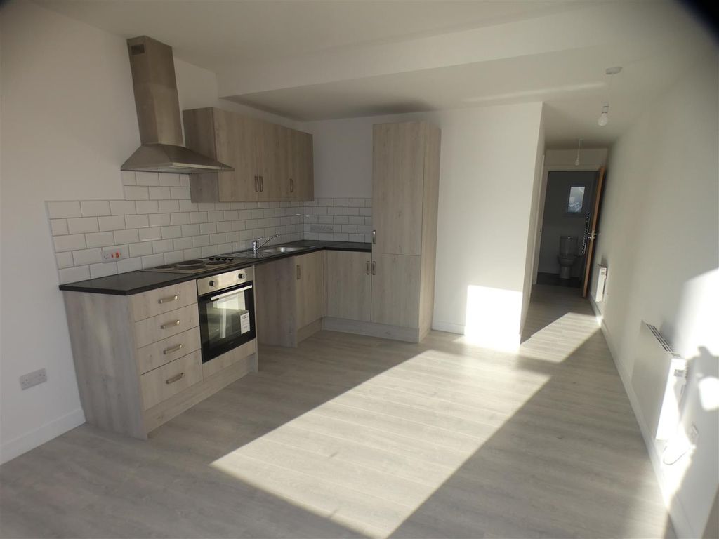 Property photo 2 of 7 21 Station Road Kitchen.Jpg