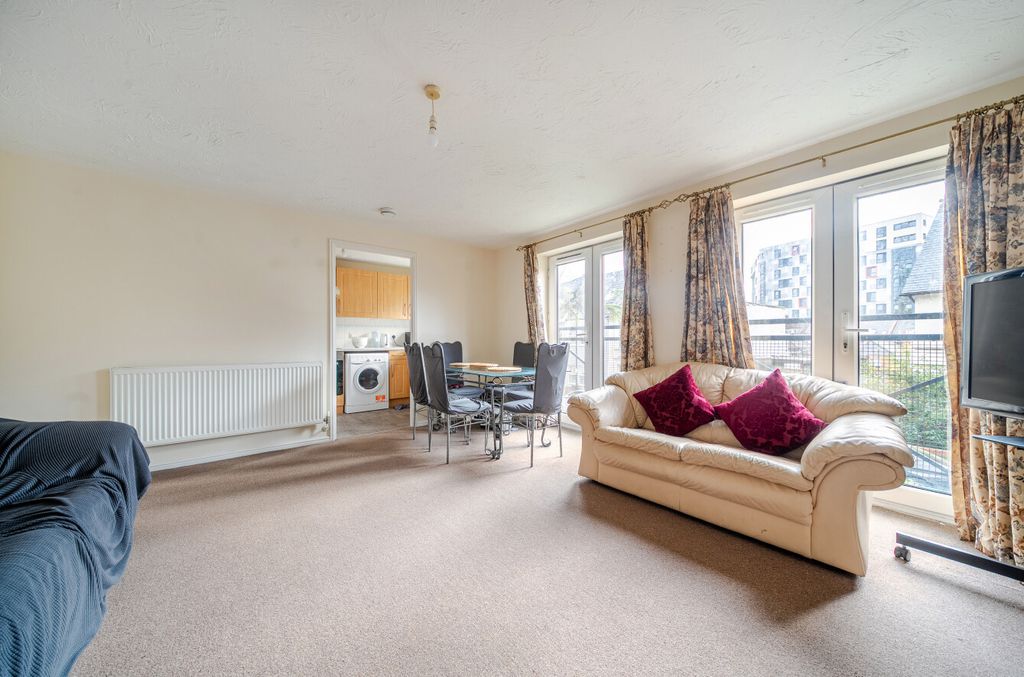 Property photo 3 of 10 1377050-15-691320...