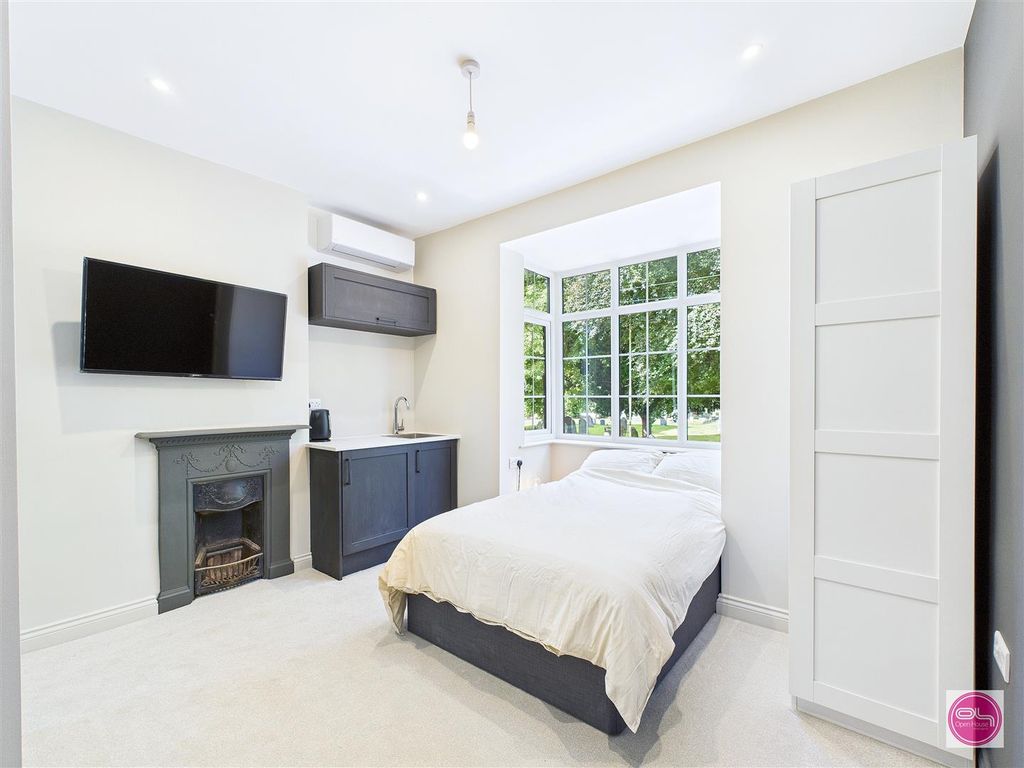 Property photo 2 of 20 Charnwood Road HMO, Shepshed (11).Jpg