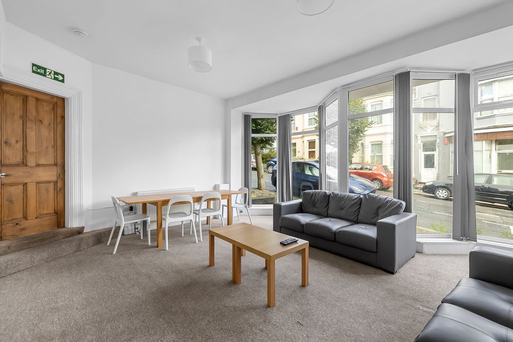 Property photo 3 of 5 0008