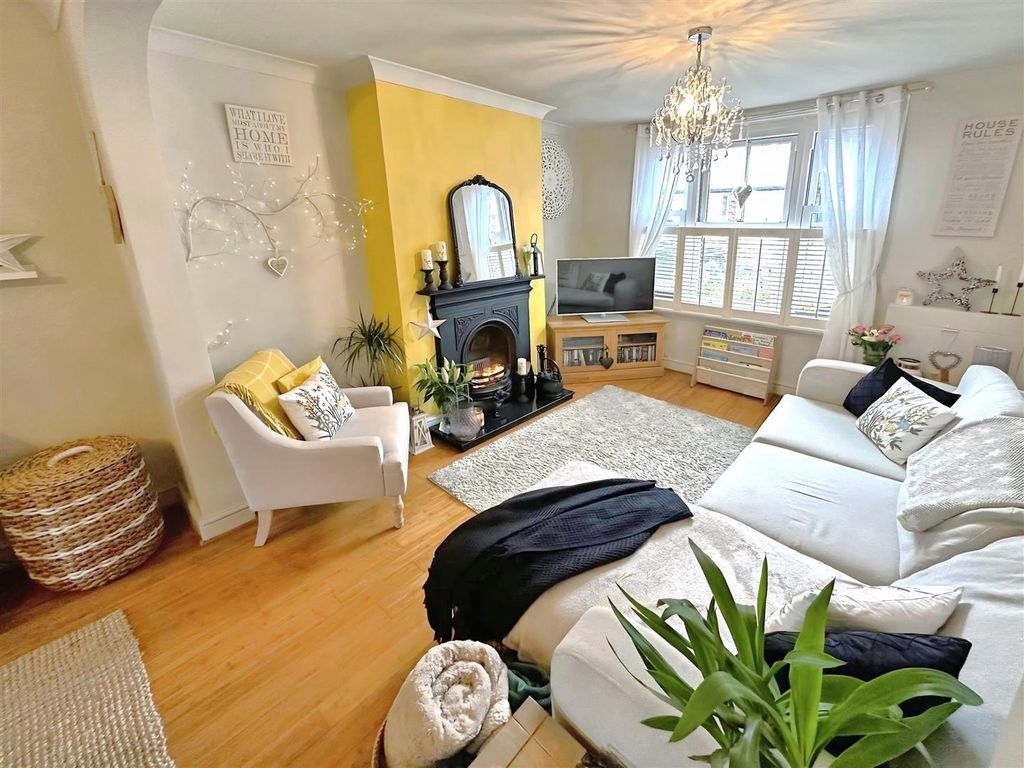 Property photo 2 of 16 34821d22-Living 20Room.Jpg