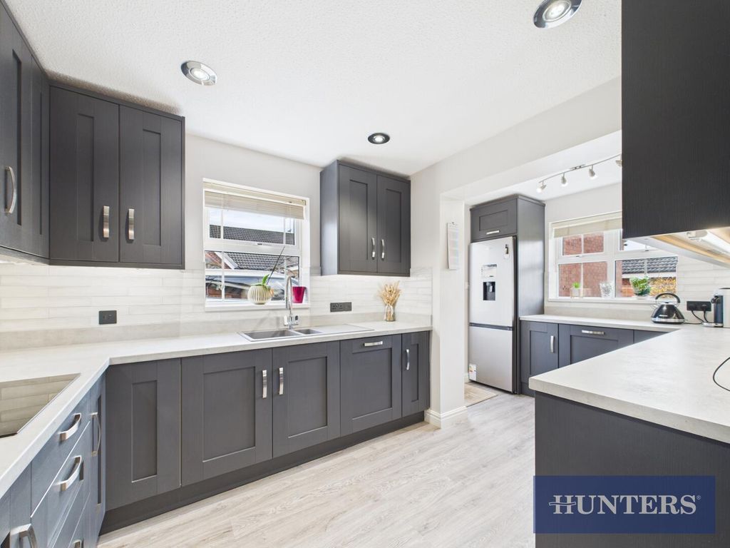 Property photo 2 of 14 Kitchen