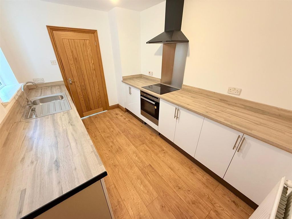 Property photo 3 of 15 Kitchen