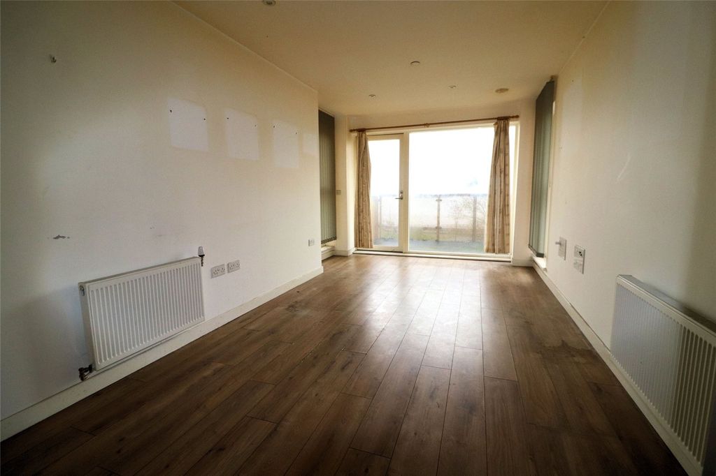 Property photo 3 of 11 Picture No. 12