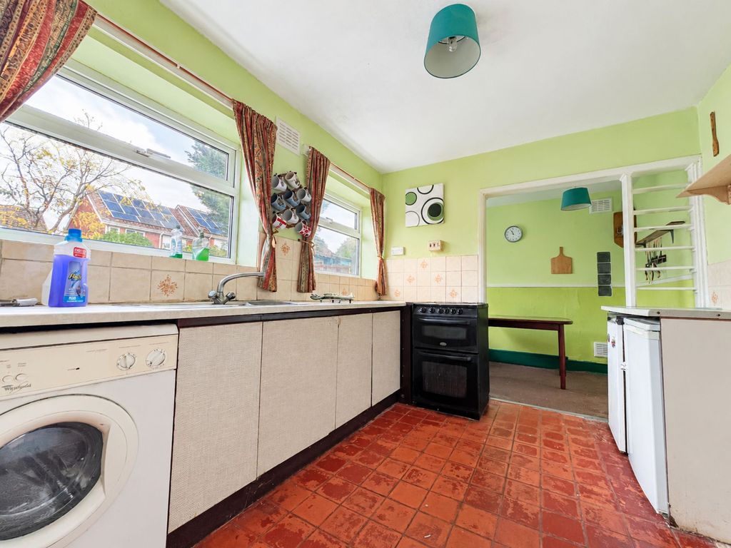 Property photo 3 of 33 Kitchen
