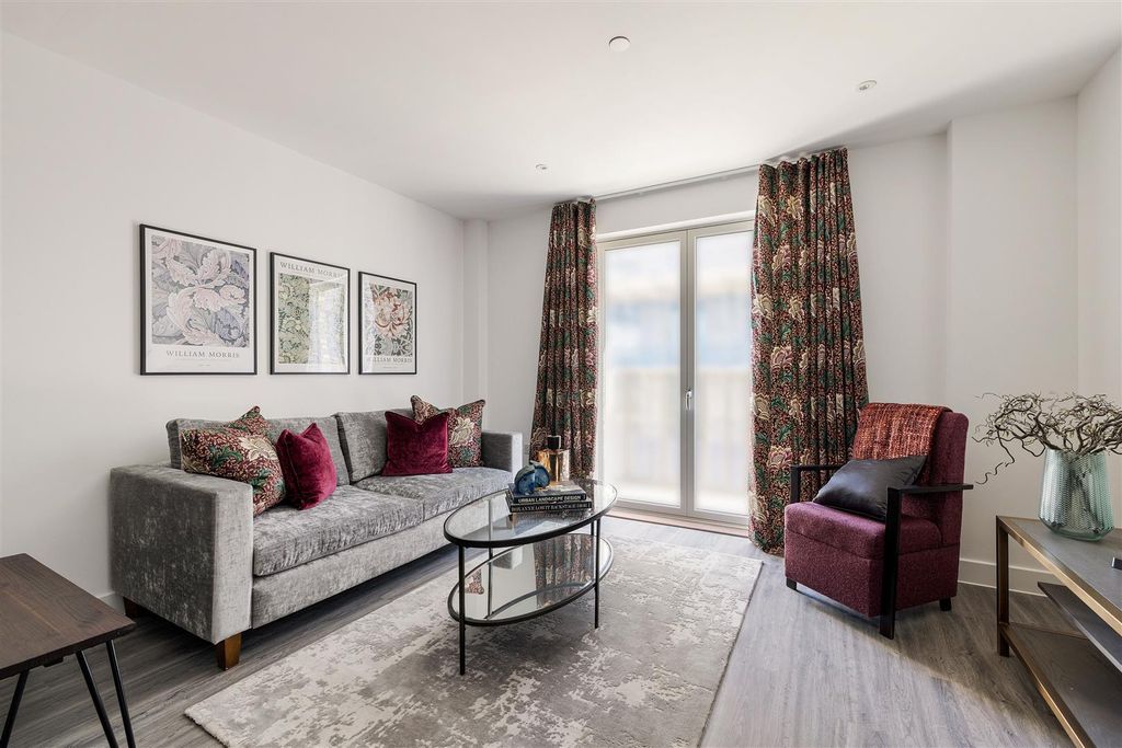 Property photo 2 of 28 Forest Road E17