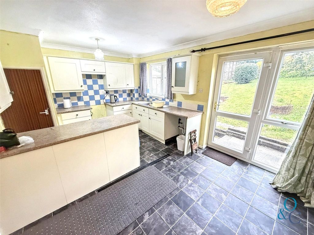 Property photo 3 of 16 Picture No. 19