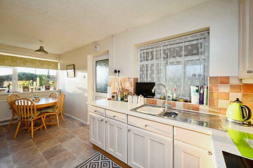 Property photo 2 of 17 Kitchen