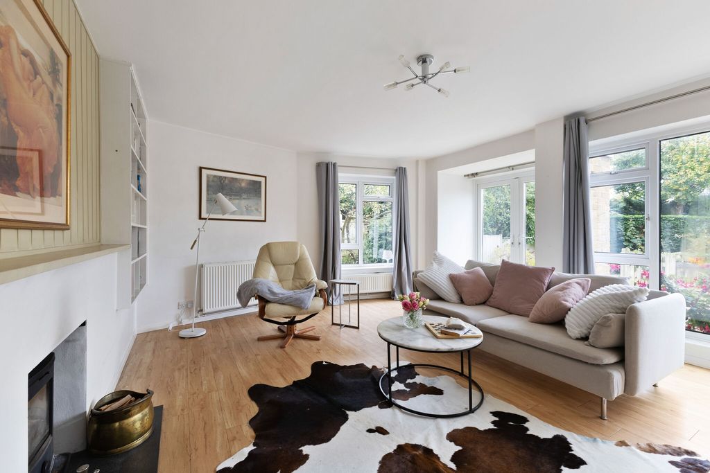 Property photo 3 of 12 Sitting Room