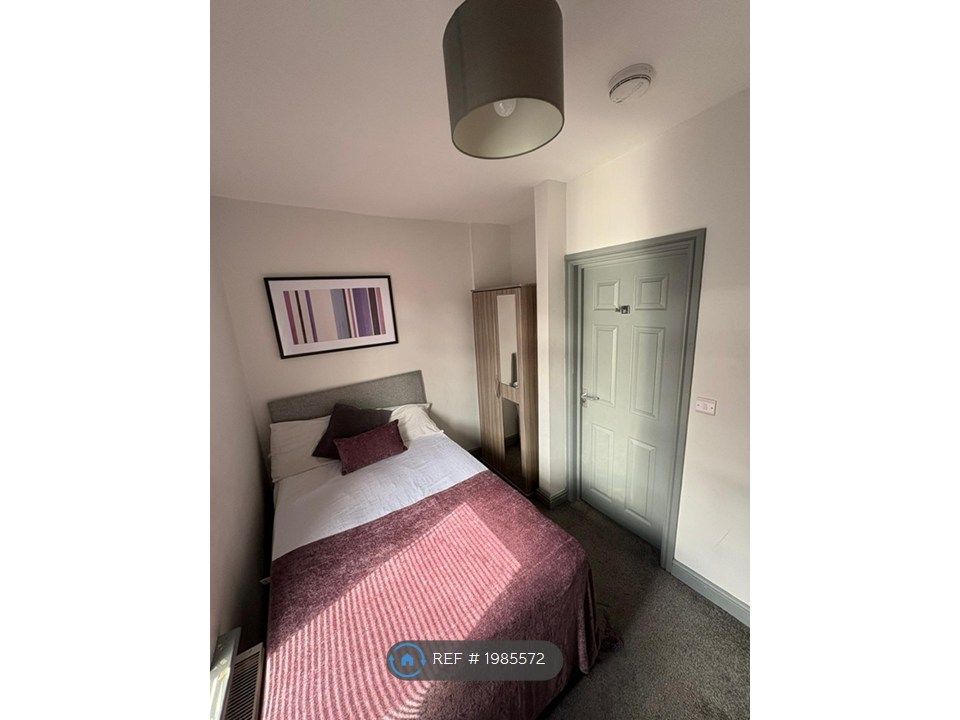 Property photo 3 of 11 Room 5 - Available