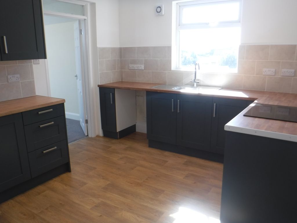 Property photo 3 of 12 Kitchen