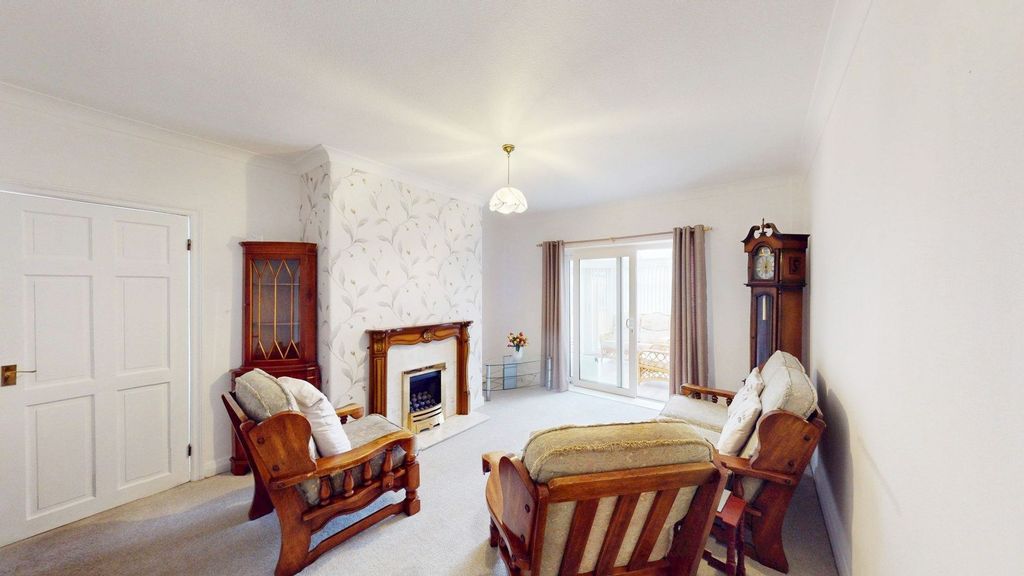 Property photo 2 of 14 Lounge