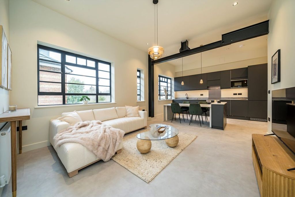 Property photo 2 of 6