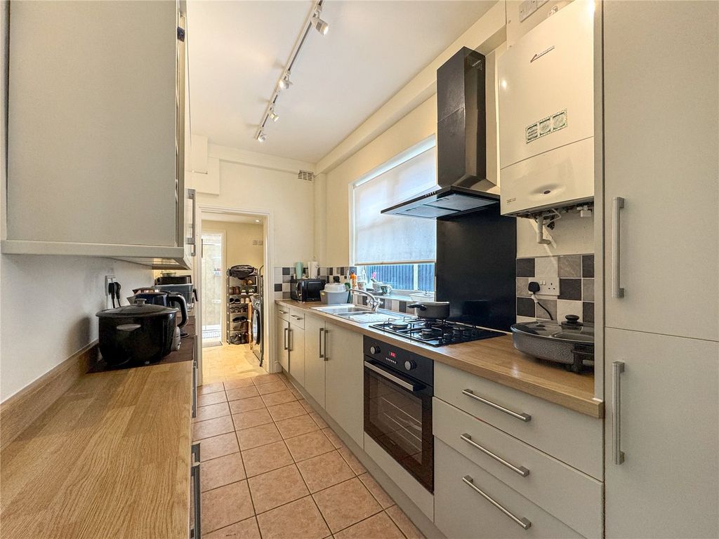 Property photo 3 of 19 Kitchen