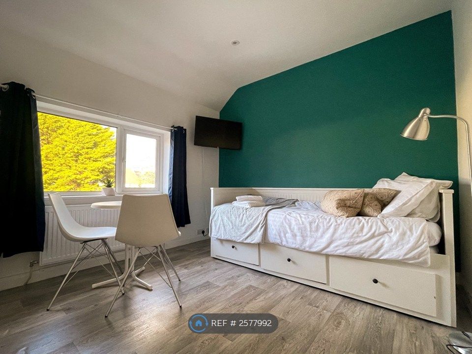 Property photo 1 of 10 Fully Furnished Studio