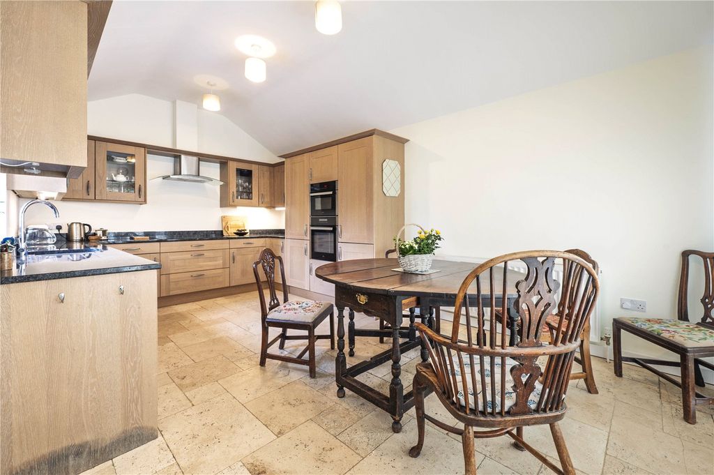 Property photo 3 of 10 Kitchen/Diner