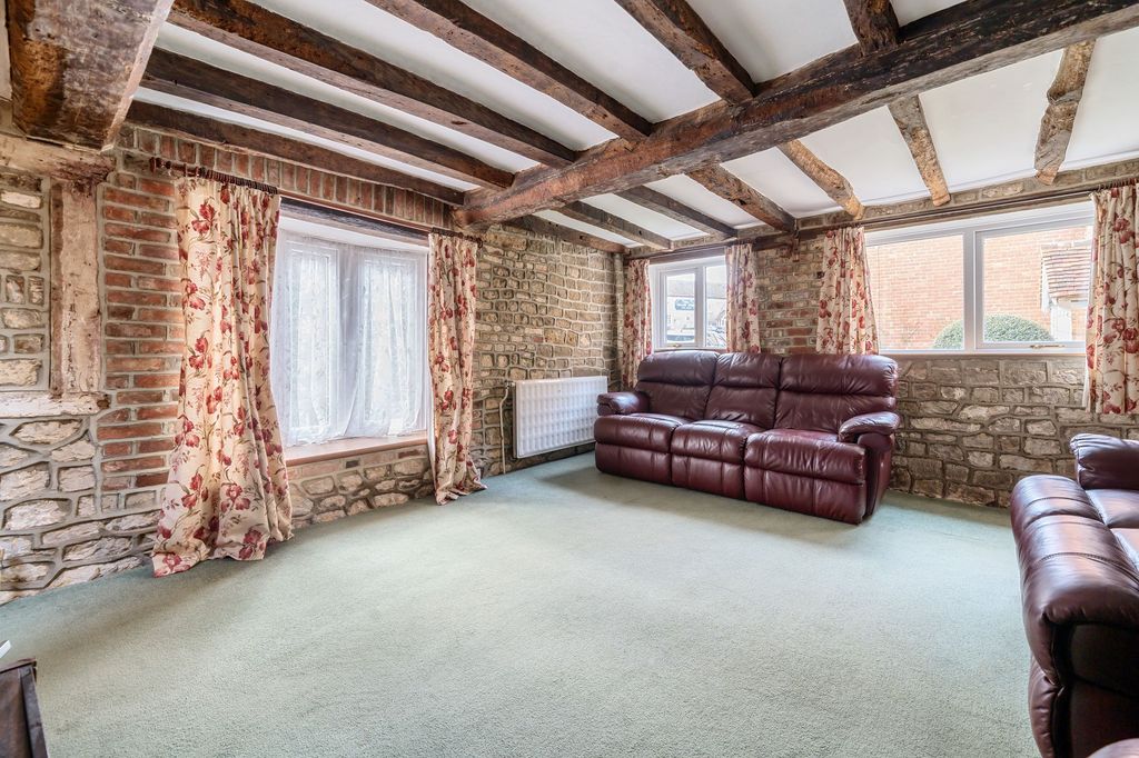 Property photo 2 of 14 Sitting Room