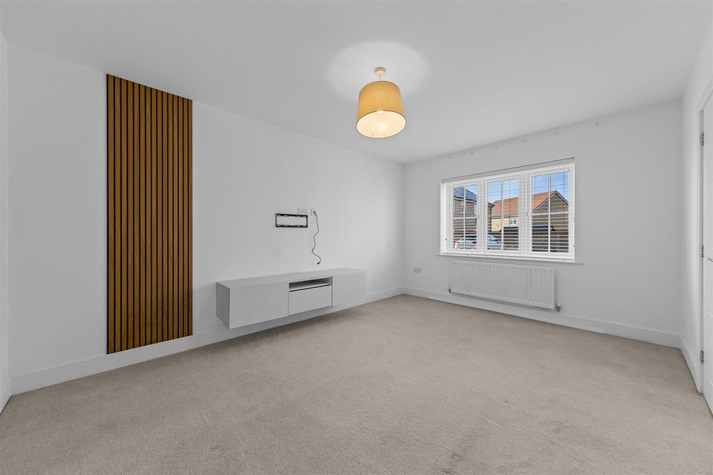 Property photo 2 of 18 11Dovecoatdrweb16.Jpg