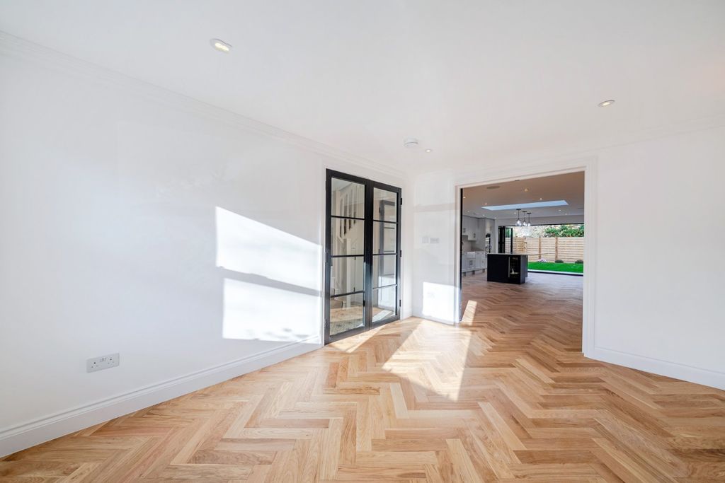 Property photo 3 of 14 Picture No. 18