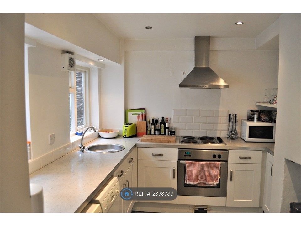 Property photo 2 of 9 Kitchen