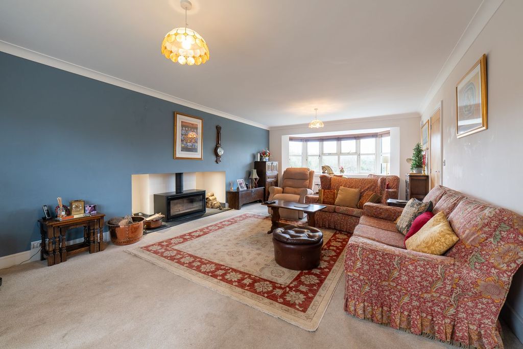 Property photo 3 of 33