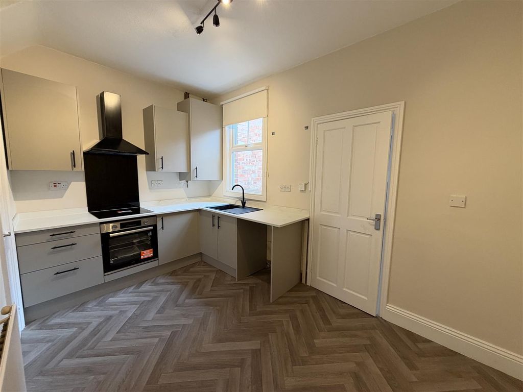 Property photo 3 of 10 Kitchen Diner