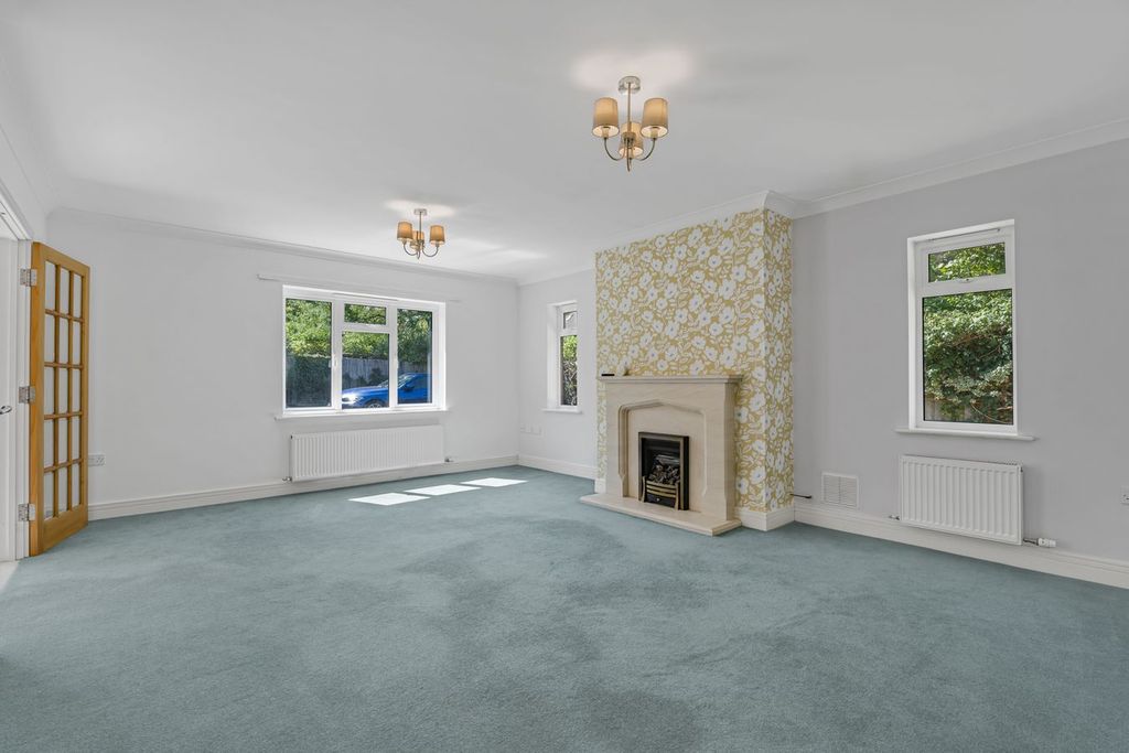Property photo 2 of 25