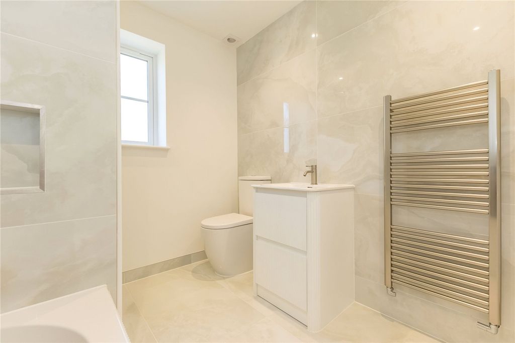 Property photo 3 of 17 Bathroom