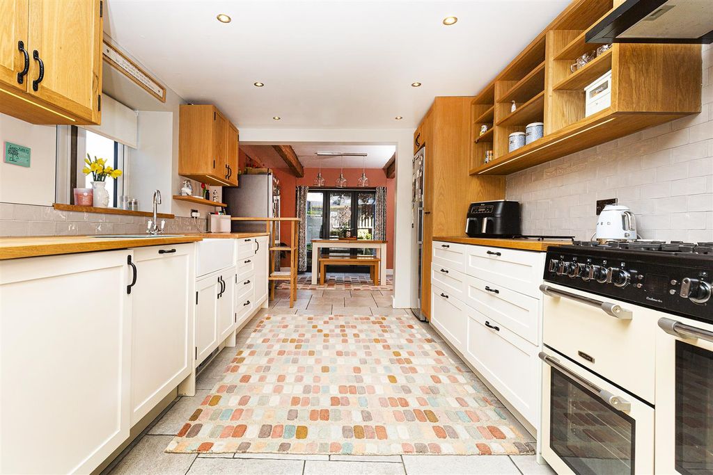 Property photo 2 of 46