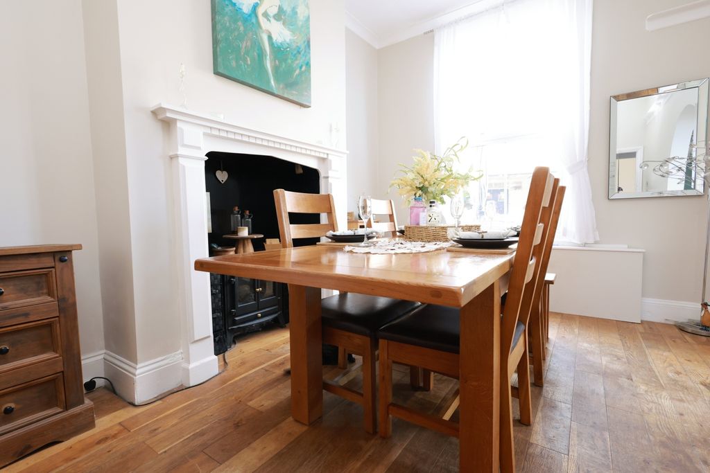 Property photo 3 of 18 Image 2