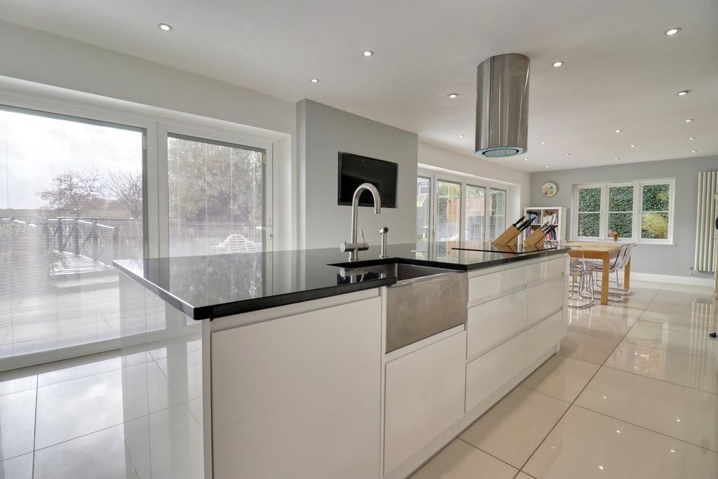 Property photo 2 of 24