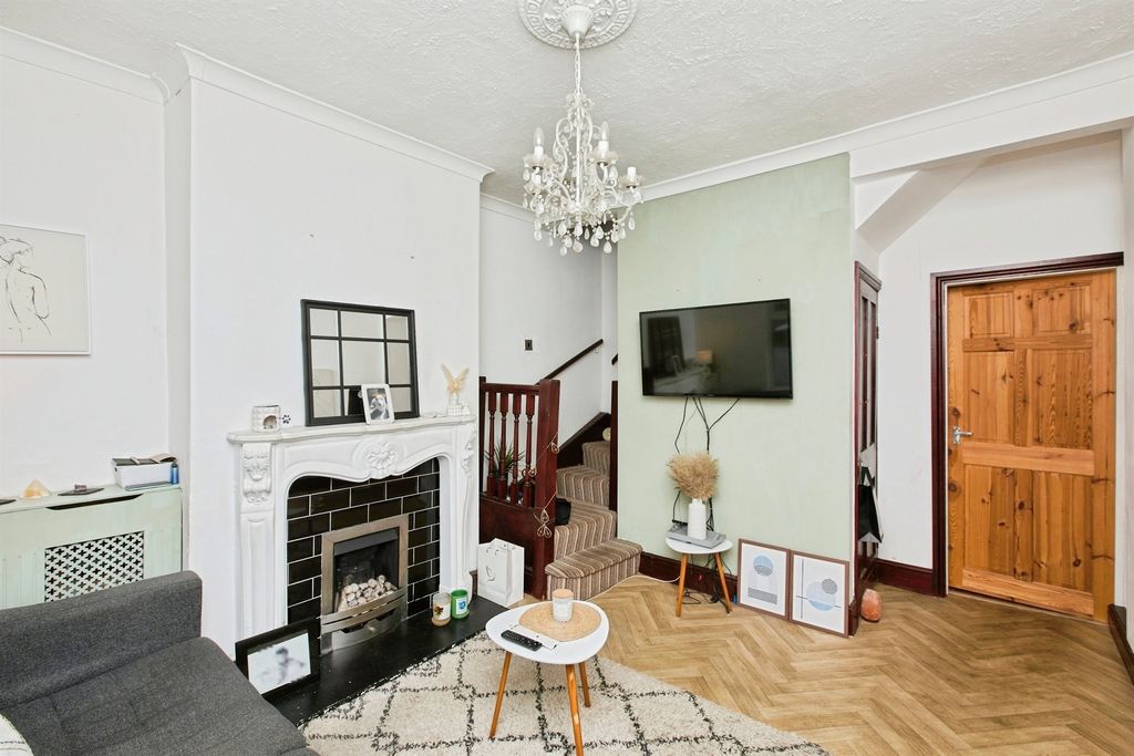 Property photo 3 of 14