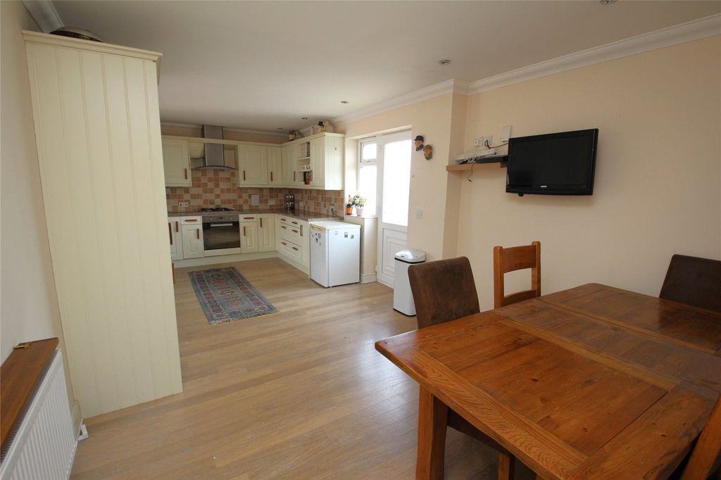 Property photo 2 of 19 Picture No. 15