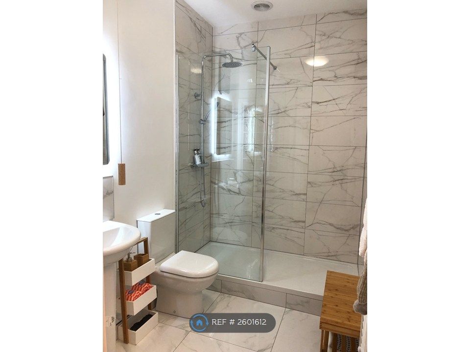 Property photo 2 of 7 Bathroom
