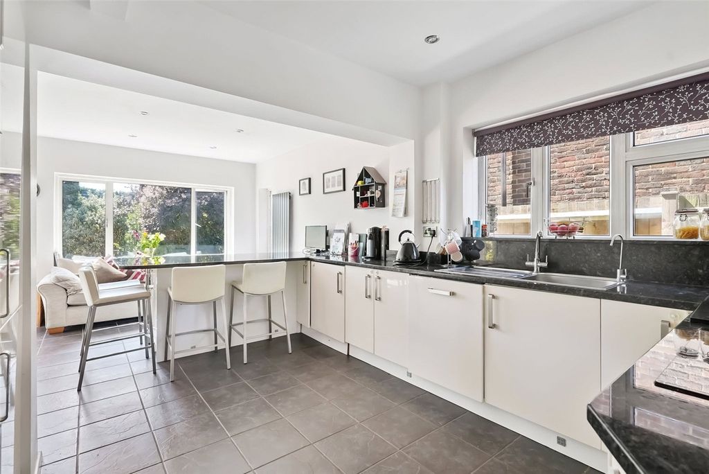 Property photo 2 of 17 Picture No. 15