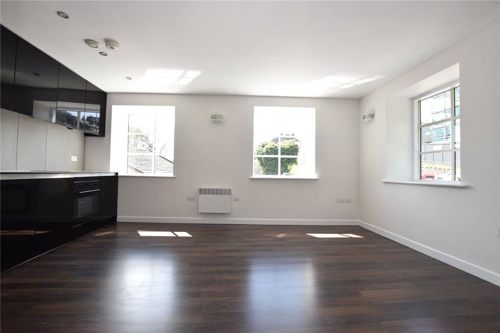 Property photo 3 of 7 Lounge/Kitchen