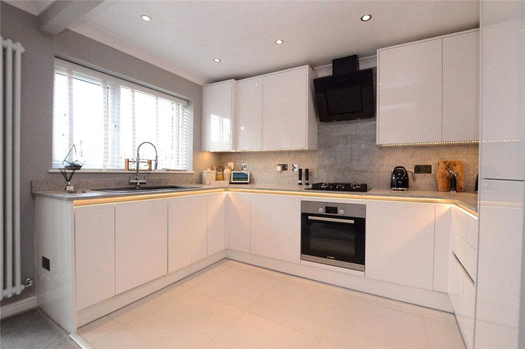 Property photo 3 of 12 Picture 3