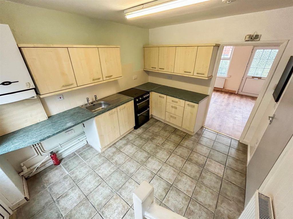 Property photo 3 of 9 Kitchen / Dining Room