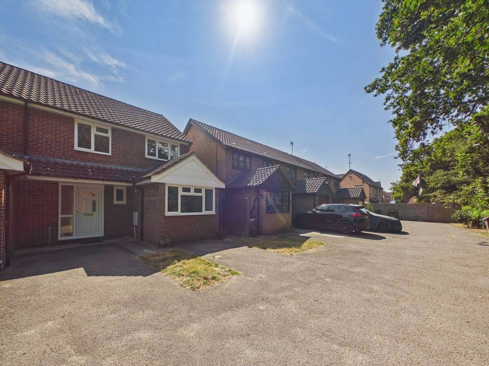 Property photo 1 of 13 Giraffe360-Still014