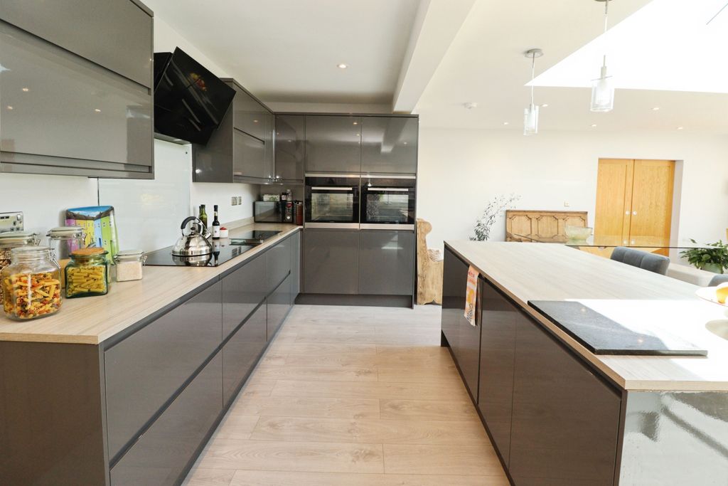 Property photo 3 of 24