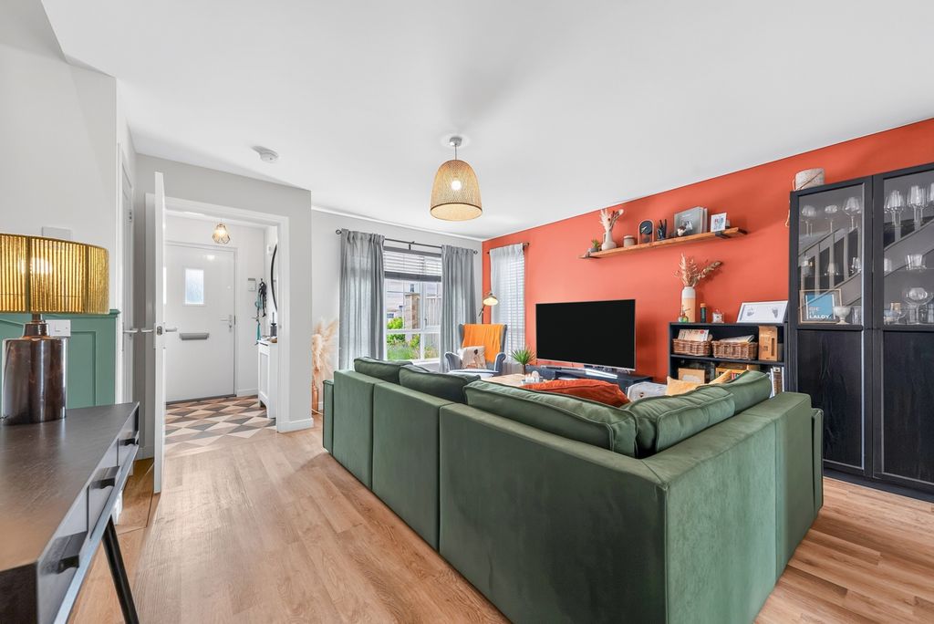 Property photo 3 of 17 Pbox-Img.Jpg