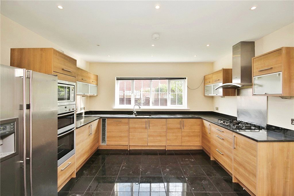 Property photo 2 of 12 Kitchen