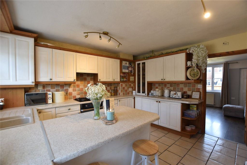 Property photo 3 of 22 Kitchen