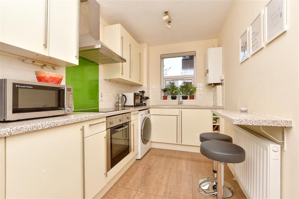 Property photo 3 of 8 Kitchen