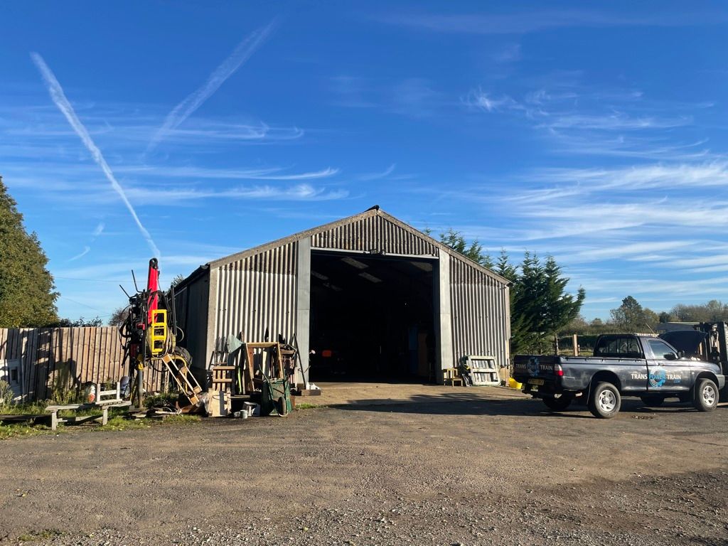 Property photo 1 of 8 Photo 4