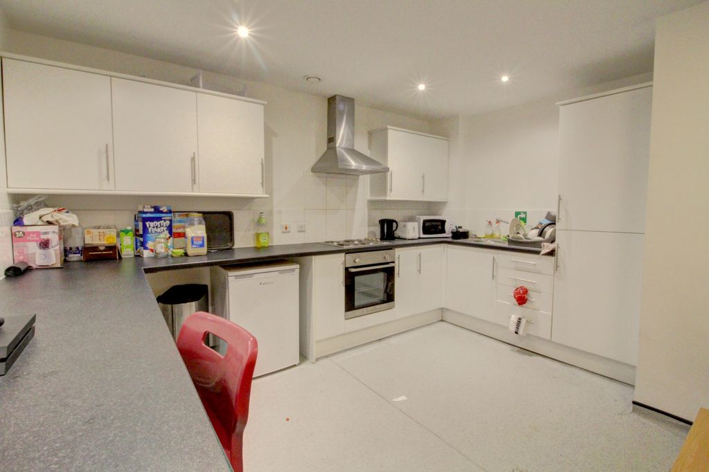 Property photo 3 of 13 Common Room / Kitchen