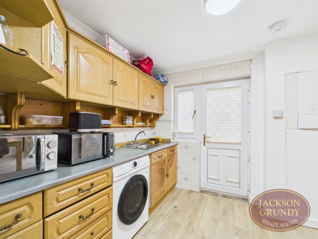 Property photo 3 of 9 294 Broadmead Avenue