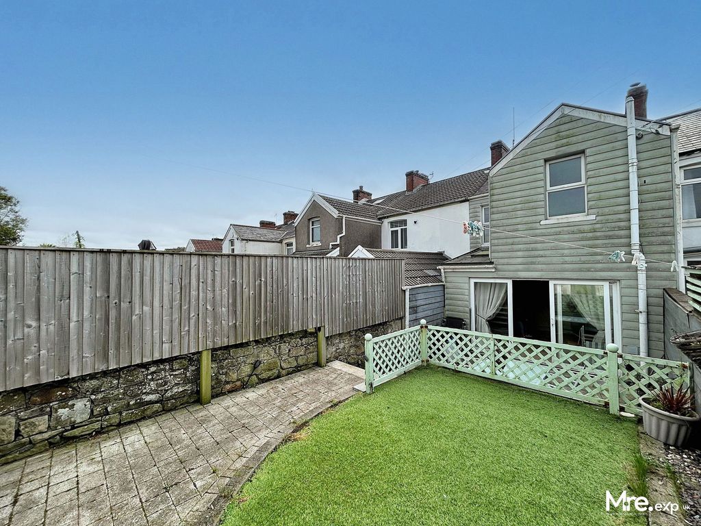 Property photo 2 of 30